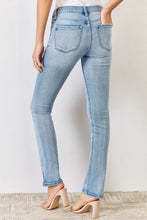 Load image into Gallery viewer, Kancan Mid Rise Jeans
